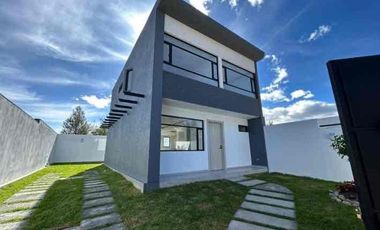 Venta Casa de 3 Dormitorios por estrenar cerca a Ruta Viva en Tumbaco