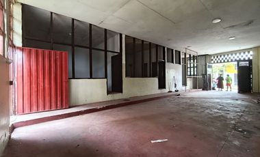 Se vende local como terreno en el sector del Mercado El Huequito en Tarapoto.