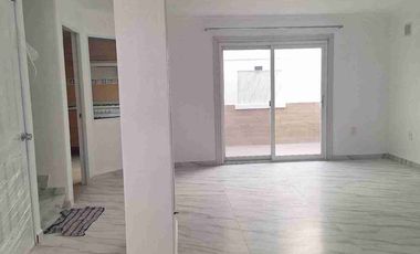 Atrás de la Universidad