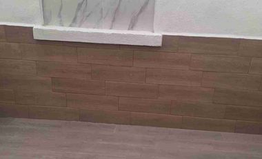 Atrás de la Universidad