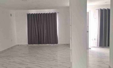 Atrás de la Universidad