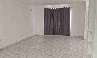 Atrás de la Universidad