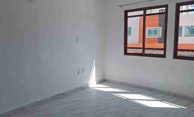 Atrás de la Universidad