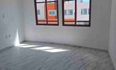 Atrás de la Universidad