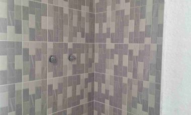 Atrás de la Universidad