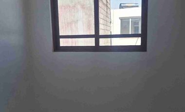 Atrás de la Universidad