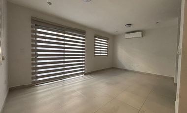 Casa con 140 m² Superficie de Terreno y 3 Recámaras en Renta en Montellán