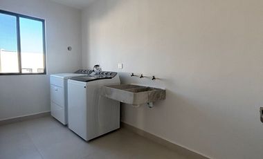 Casa con 140 m² Superficie de Terreno y 3 Recámaras en Renta en Montellán