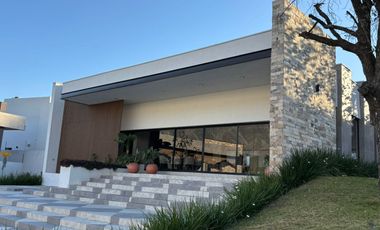 Casa con 140 m² Superficie de Terreno y 3 Recámaras en Renta en Montellán