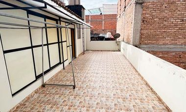 VENDO CASA DE 3 PISOS JR. JAVIER HERAUD, CAJAMARCA precio en USD (107)