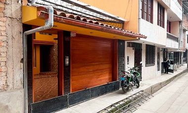 VENDO CASA DE 3 PISOS JR. JAVIER HERAUD, CAJAMARCA precio en USD (107)