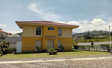 Casa de venta en Otavalo, Conjunto jardines de Otavalo