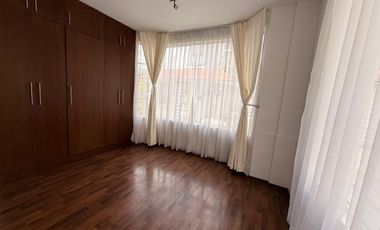 LINDO DEPARTAMENTO CON JARDÍN DE ARRIENDO/ALQUILER EN LA COMARCA CUMBAYÁ!!