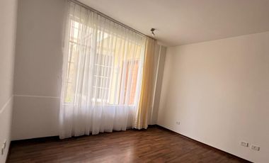 LINDO DEPARTAMENTO CON JARDÍN DE ARRIENDO/ALQUILER EN LA COMARCA CUMBAYÁ!!