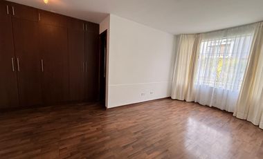 LINDO DEPARTAMENTO CON JARDÍN DE ARRIENDO/ALQUILER EN LA COMARCA CUMBAYÁ!!