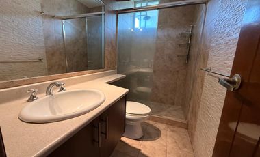 LINDO DEPARTAMENTO CON JARDÍN DE ARRIENDO/ALQUILER EN LA COMARCA CUMBAYÁ!!