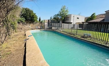 VENTA CASA SANTA ELENA, CERCANA A COLEGIOS Y ACCESO A AUTOPISTA LOS LIBERTADORES