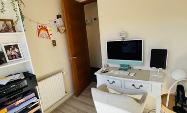 VENTA CASA SANTA ELENA, CERCANA A COLEGIOS Y ACCESO A AUTOPISTA LOS LIBERTADORES