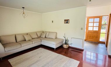 VENTA CASA SANTA ELENA, CERCANA A COLEGIOS Y ACCESO A AUTOPISTA LOS LIBERTADORES