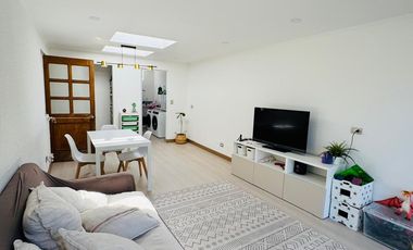 VENTA CASA SANTA ELENA, CERCANA A COLEGIOS Y ACCESO A AUTOPISTA LOS LIBERTADORES