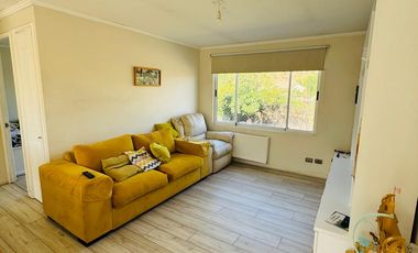 VENTA CASA SANTA ELENA, CERCANA A COLEGIOS Y ACCESO A AUTOPISTA LOS LIBERTADORES