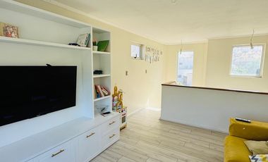 VENTA CASA SANTA ELENA, CERCANA A COLEGIOS Y ACCESO A AUTOPISTA LOS LIBERTADORES