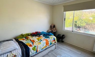 VENTA CASA SANTA ELENA, CERCANA A COLEGIOS Y ACCESO A AUTOPISTA LOS LIBERTADORES