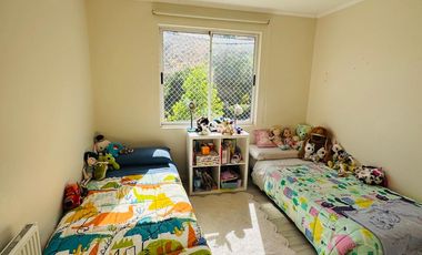 VENTA CASA SANTA ELENA, CERCANA A COLEGIOS Y ACCESO A AUTOPISTA LOS LIBERTADORES