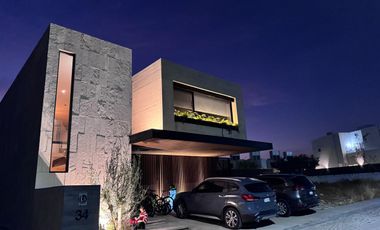 Exclusiva casa en condominio con diseño de autor
