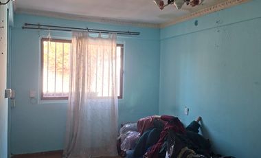 Casa con gran terreno en calle principal.