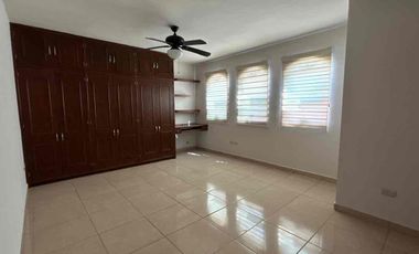 Casa dos plantas norte de Saltillo