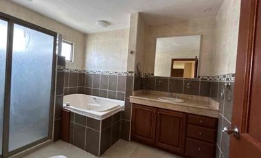 Casa dos plantas norte de Saltillo