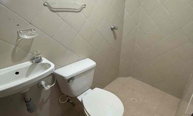 vendo  casa en la milagrosa primer piso con parqueadero carro