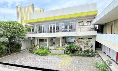 Gedung Eks Hotel Nempel Jl Raya MERR Strategis Harga Termurah