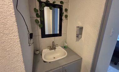 Casa remodelada en venta en Los Héroes Puebla | 4 recámaras | Patio social con asador | Privada