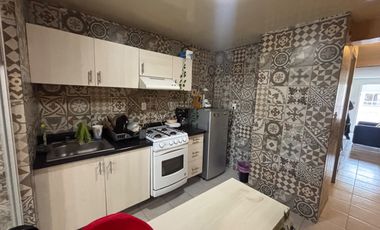Casa remodelada en venta en Los Héroes Puebla | 4 recámaras | Patio social con asador | Privada