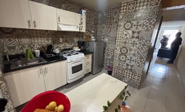 Casa remodelada en venta en Los Héroes Puebla | 4 recámaras | Patio social con asador | Privada