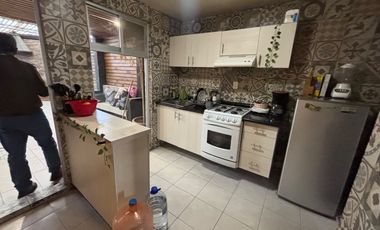 Casa remodelada en venta en Los Héroes Puebla | 4 recámaras | Patio social con asador | Privada