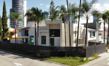 Se vende casa en Puerta de Hierro