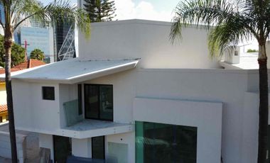 Se vende casa en Puerta de Hierro