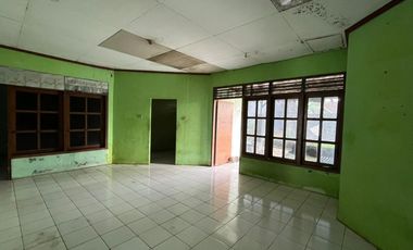 DIJUAL RUMAH DI SOLO NUSUKAN DEKAT KAMPUS UNISRI