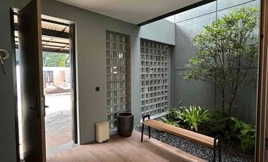 Rumah Minimalis Tropis 2 Lantai