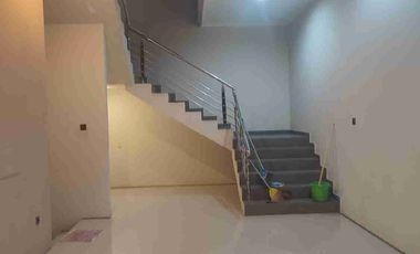 Sewa rumah jl bukit Amartha lokasi sangat strategis dekat dengan undip Tembalang