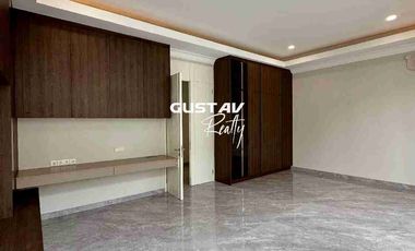 PAKUWON INDAH LARIZ LEBAR 18 FULL ALL NEW RENOVASI, SEMI FURNISHED