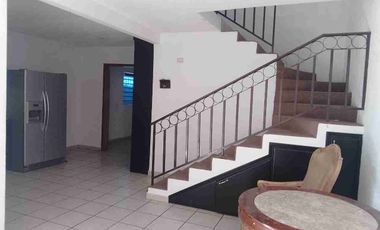 CASA EN RENTA PORTAL DEL AGUA SEMIAMUEBLADA