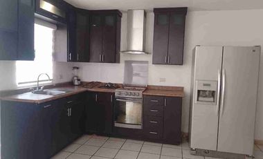 CASA EN RENTA PORTAL DEL AGUA SEMIAMUEBLADA