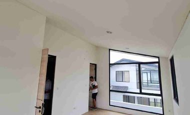 Dijual Rumah Baru 2 Lantai Bebas Banjir Super Strategis di Lippo Karawaci Utara