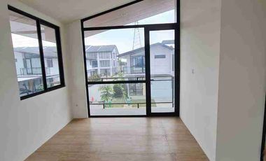 Dijual Rumah Baru 2 Lantai Bebas Banjir Super Strategis di Lippo Karawaci Utara