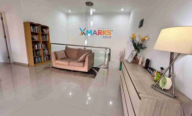 Dijual Rumah' Mewah Modern Minimalis Super Cakep Design Arsitek di Cluster Elite Fajar Indah Solo