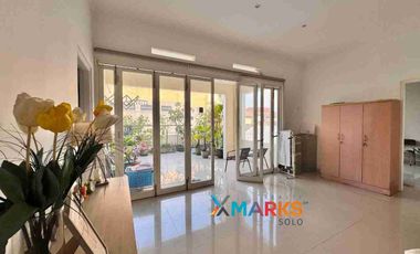 Dijual Rumah' Mewah Modern Minimalis Super Cakep Design Arsitek di Cluster Elite Fajar Indah Solo